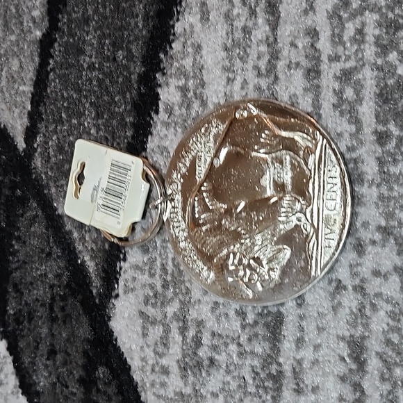 VINTAGE OVERSIZED REPLICA METAL 1935 BUFFALO NICKEL COIN KEYCHAIN UNISEX NOVELTY - Picture 3 of 10